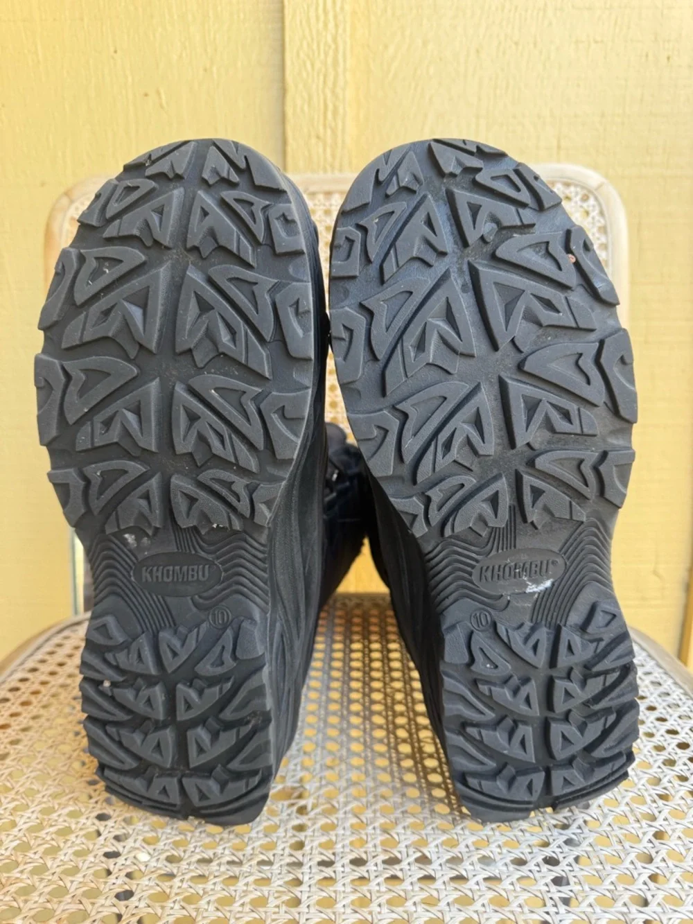 Khombu Black Insulated Waterproof Lace Up Winter Snow Boots Mens size 10